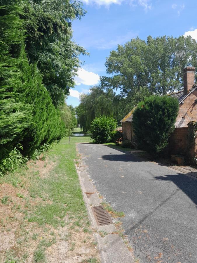 Chez Santia Villa Brinon-sur-Sauldre Buitenkant foto